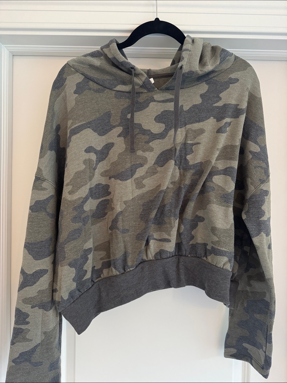 Nordstrom BP Cropped Camo Hooded Women's Sweatshirt